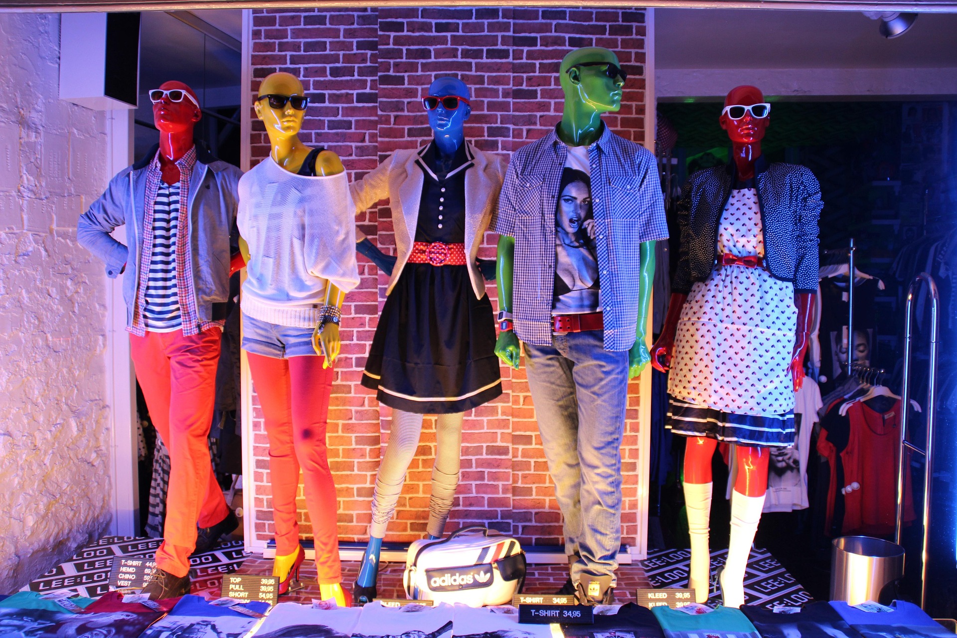store-window-213496_1920